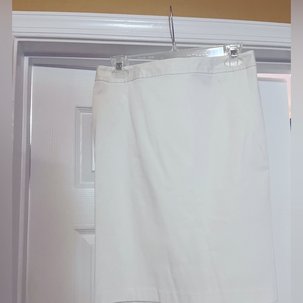 Erik Stewart white stretch ladies Skirt, size 2